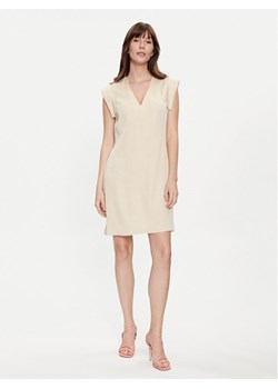 United Colors Of Benetton Sukienka codzienna 46M4DV08O Beżowy Slim Fit ze sklepu MODIVO w kategorii Sukienki - zdjęcie 183652567