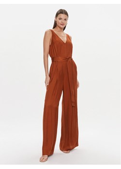 IVY OAK Kombinezon Patricia IO115149 Miedziany Relaxed Fit ze sklepu MODIVO w kategorii Kombinezony damskie - zdjęcie 183652586