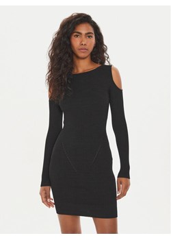 Guess Sukienka dzianinowa W4YK08 Z3FF0 Czarny Regular Fit ze sklepu MODIVO w kategorii Sukienki - zdjęcie 183652797