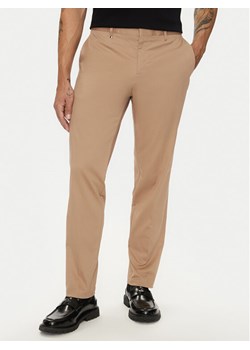 Boss Chinosy C-Genius 50521043 Beżowy Slim Fit ze sklepu MODIVO w kategorii Spodnie męskie - zdjęcie 183652989