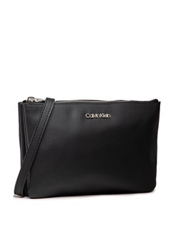Torebka Calvin Klein Ck Must Ew Dbl Cpt Xbody K60K608409 Czarny ze sklepu eobuwie.pl w kategorii Listonoszki - zdjęcie 183658938