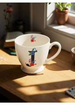 Sinsay - Porcelanowy kubek z inicjałem i kwiatowym motywem - czarny ze sklepu Sinsay w kategorii Kubki - zdjęcie 183663575