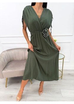 Khaki Sukienka Midi ze Ściągaczem na Ramionach ze sklepu ModnaKiecka.pl w kategorii Sukienki - zdjęcie 183664309