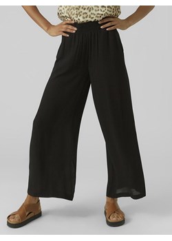 Vero Moda Spodnie w kolorze czarnym ze sklepu Limango Polska w kategorii Spodnie damskie - zdjęcie 183666719