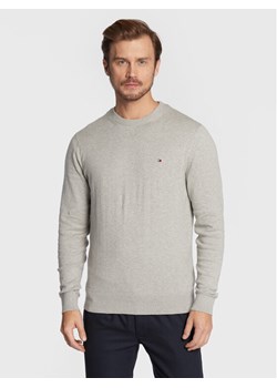 Tommy Hilfiger Sweter MW0MW28046 Szary Regular Fit ze sklepu MODIVO w kategorii Swetry męskie - zdjęcie 183669478