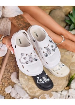 Royalfashion Białe ażurowe damskie klapki z ozdobami z cyrkonii Afuccia ze sklepu royalfashion.pl w kategorii Klapki damskie - zdjęcie 183675937