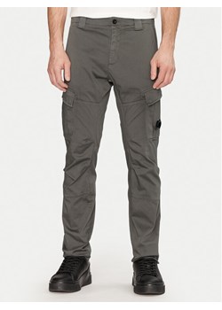 C.P. Company Spodnie materiałowe 18CMPA056A005694G Szary Regular Fit - id: 0000305259622 - marki C.P. Company - 183678808 C.P. Company Spodnie materiałowe 18CMPA056A005694G Szary Regular Fit ze sklepu MODIVO w kategorii Spodnie męskie - zdjęcie 183678808