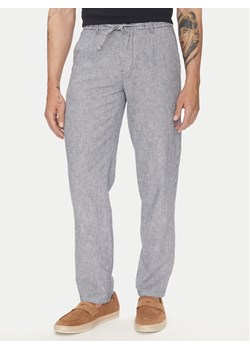 Lindbergh Spodnie materiałowe 30-003030 Niebieski Relaxed Fit ze sklepu MODIVO w kategorii Spodnie męskie - zdjęcie 183679017