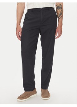 Lindbergh Spodnie materiałowe 30-008031 Granatowy Relaxed Fit ze sklepu MODIVO w kategorii Spodnie męskie - zdjęcie 183679067