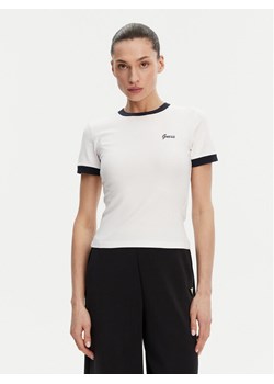Guess T-Shirt V5GP08 KCRN2 Biały Regular Fit ze sklepu MODIVO w kategorii Bluzki damskie - zdjęcie 183679135