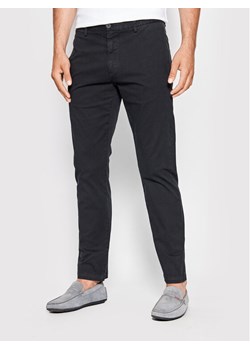 Hugo Chinosy David222D 50468314 Czarny Slim Fit ze sklepu MODIVO w kategorii Spodnie męskie - zdjęcie 183688997