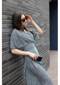 Sukienka maxi wiązana w pasie - model 2 ze sklepu Cudmoda w kategorii Sukienki - zdjęcie 183696449