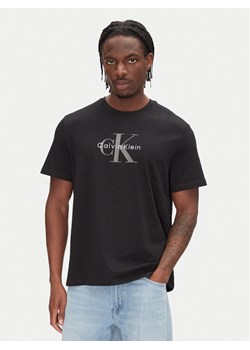 Calvin Klein Jeans T-Shirt Hero Monologo LV04RB862G Czarny Regular Fit ze sklepu MODIVO w kategorii T-shirty męskie - zdjęcie 183706258