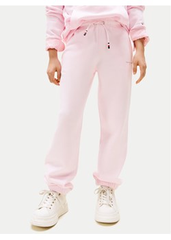 Tommy Hilfiger Spodnie dresowe KS0KS00596 Różowy Regular Fit ze sklepu MODIVO w kategorii Spodnie dziewczęce - zdjęcie 183706268