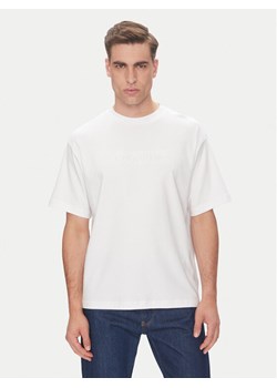 Calvin Klein T-Shirt LV04LC206G Biały Relaxed Fit ze sklepu MODIVO w kategorii T-shirty męskie - zdjęcie 183706339