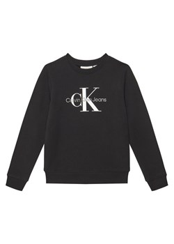 Calvin Klein Jeans Bluza Monogram IU0IU00675 D Czarny Regular Fit ze sklepu MODIVO w kategorii Bluzy chłopięce - zdjęcie 183706497
