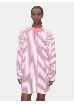 Tommy Jeans Sukienka koszulowa DW0DW21122 Różowy Relaxed Fit ze sklepu MODIVO w kategorii Sukienki - zdjęcie 183706536