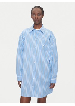 Tommy Jeans Sukienka koszulowa DW0DW21122 Niebieski Relaxed Fit ze sklepu MODIVO w kategorii Sukienki - zdjęcie 183706666