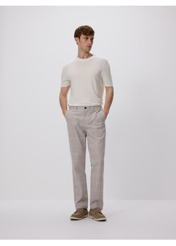 Reserved - Spodnie chino slim z lnem - brązowy ze sklepu Reserved w kategorii Spodnie męskie - zdjęcie 183720415