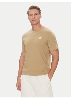 Nike T-Shirt Nsw Club Tee AR4997 Khaki Regular Fit ze sklepu MODIVO w kategorii T-shirty męskie - zdjęcie 183726356