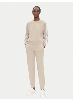 EA7 Emporio Armani Dres 7W000283 AF12501 U6155 Beżowy Regular Fit ze sklepu MODIVO w kategorii Dresy damskie - zdjęcie 183737196