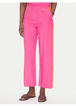 LOLA CASADEMUNT Spodnie materiałowe LS2514015 Różowy Relaxed Fit ze sklepu MODIVO w kategorii Spodnie damskie - zdjęcie 183751385