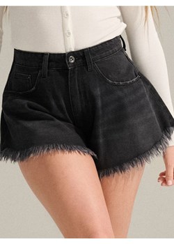 Sinsay - Szorty jeansowe o luźnym kroju high waist - czarny ze sklepu Sinsay w kategorii Szorty - zdjęcie 183753597