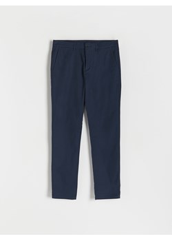 Reserved - Spodnie chino slim fit - granatowy ze sklepu Reserved w kategorii Spodnie męskie - zdjęcie 183763265