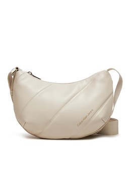 Calvin Klein Jeans Torebka Quilted Crescent Cb Bag24 K60K612370 Écru ze sklepu MODIVO w kategorii Listonoszki - zdjęcie 183765276