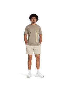Męskie spodenki dresowe Under Armour UA Icon Fleece Short - beżowe ze sklepu Sportstylestory.com w kategorii Spodenki męskie - zdjęcie 183768729
