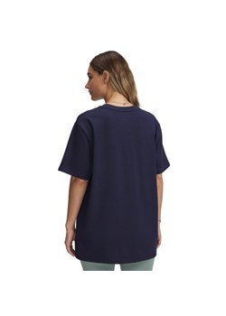 Damska koszulka z nadrukiem Under Armour UA HWT OS Collegiate SS - biała ze sklepu Sportstylestory.com w kategorii Bluzki damskie - zdjęcie 183768896