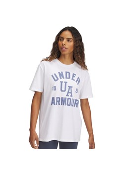 Damska koszulka z nadrukiem Under Armour UA HWT OS Collegiate SS - biała ze sklepu Sportstylestory.com w kategorii Bluzki damskie - zdjęcie 183768897
