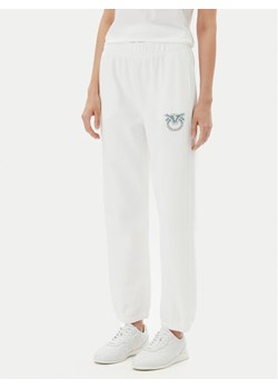 PINKO Spodnie dresowe Plumcake 104790 A2G8 Biały Regular Fit ze sklepu MODIVO w kategorii Spodnie damskie - zdjęcie 183778729