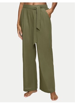 Triumph Spodnie materiałowe Summer 10222571 Zielony Relaxed Fit ze sklepu MODIVO w kategorii Spodnie damskie - zdjęcie 183778805