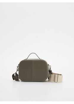 Reserved - Torebka crossbody z brelokiem - szary ze sklepu Reserved w kategorii Torebki damskie - zdjęcie 183783629
