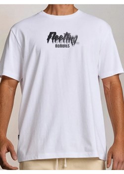 Sinsay - Bawełniana koszulka comfort fit z nadrukiem w motyle - biały ze sklepu Sinsay w kategorii T-shirty męskie - zdjęcie 183784607