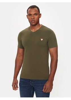 Guess T-Shirt M2YI32 J1314 Zielony Slim Fit ze sklepu MODIVO w kategorii T-shirty męskie - zdjęcie 183788267