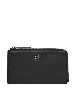 Etui na karty kredytowe Calvin Klein Ck Re-Lock Lg Cc Holder W L Zip LV04F1032G Czarny ze sklepu eobuwie.pl w kategorii Portfele damskie - zdjęcie 183807529