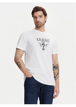 Guess T-Shirt M5YI15 I3Z14 Biały Regular Fit ze sklepu MODIVO w kategorii T-shirty męskie - zdjęcie 183813169