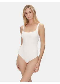 Guess Body O4BM16 KCDE0 Écru Slim Fit ze sklepu MODIVO w kategorii Body damskie - zdjęcie 183813188