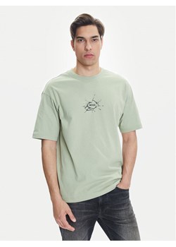 BOSS T-Shirt Te_Voyage 50546370 Zielony Relaxed Fit ze sklepu MODIVO w kategorii T-shirty męskie - zdjęcie 183813296