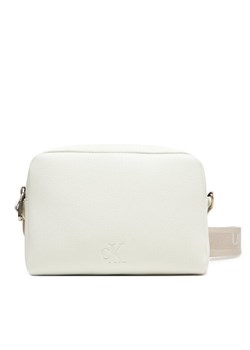 Calvin Klein Jeans Torebka Ultralight Ew Dble Zip Camera Ba LV04K3124G Biały ze sklepu MODIVO w kategorii Listonoszki - zdjęcie 183813717