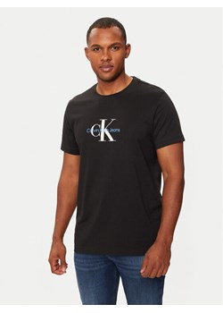 Calvin Klein Jeans T-Shirt Distressed Monologo J30J326863 Czarny Regular Fit ze sklepu MODIVO w kategorii T-shirty męskie - zdjęcie 183813889