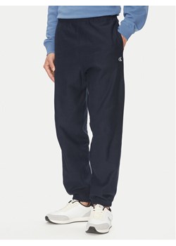 Calvin Klein Jeans Spodnie dresowe Premium LV04RC279G Granatowy Regular Fit ze sklepu MODIVO w kategorii Spodnie męskie - zdjęcie 183813908