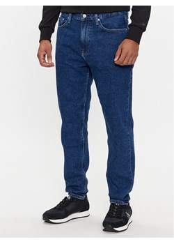 Calvin Klein Jeans Jeansy J30J324561 Granatowy Tapered Fit ze sklepu MODIVO w kategorii Jeansy męskie - zdjęcie 183814066