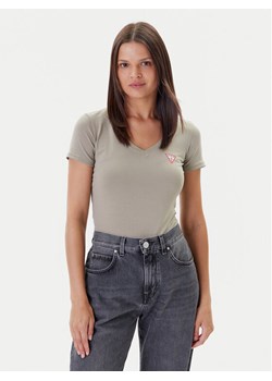 Guess T-Shirt W2YI45 J1314 Khaki Slim Fit ze sklepu MODIVO w kategorii Bluzki damskie - zdjęcie 183814139