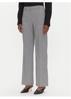 BOSS Spodnie materiałowe Tilda9 50542004 Szary Relaxed Fit ze sklepu MODIVO w kategorii Spodnie damskie - zdjęcie 183814596