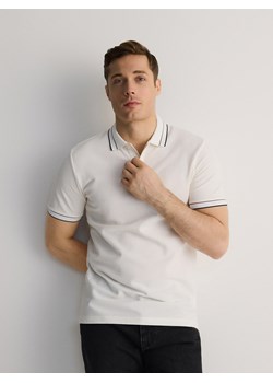 Reserved - Polo z merceryzowanej bawełny - biały ze sklepu Reserved w kategorii T-shirty męskie - zdjęcie 183835448