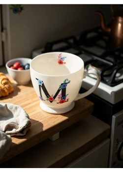 Sinsay - Porcelanowy kubek z inicjałem i kwiatowym motywem - fioletowy ze sklepu Sinsay w kategorii Kubki - zdjęcie 183839936