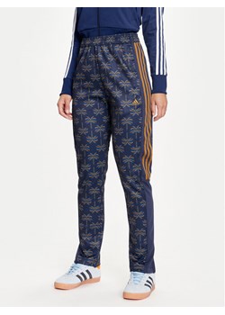 adidas Spodnie dresowe FARM Rio Tiro IV9754 Granatowy Regular Fit ze sklepu MODIVO w kategorii Spodnie damskie - zdjęcie 183840808
